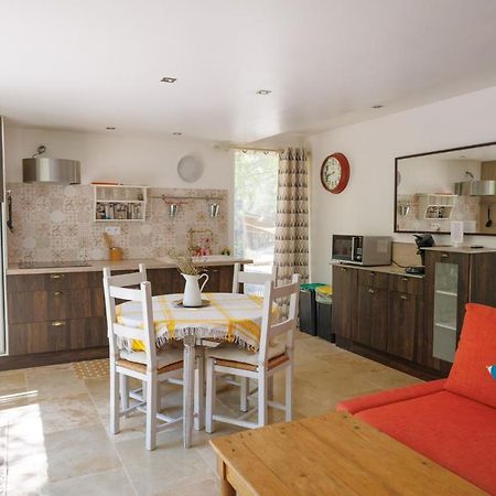 Apartamento L'Etang Des Cigales Uchaux Exterior foto